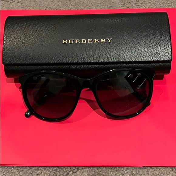 Burberry Accessories - Burberry women’s sunglasses